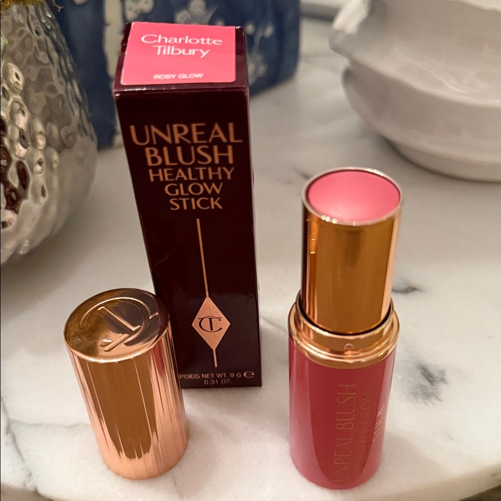 Charlotte Tilbury
Lip + Cheek Glow Blush Stick Hyaluronic Acid in Rosy Glow - Picture 6 of 6